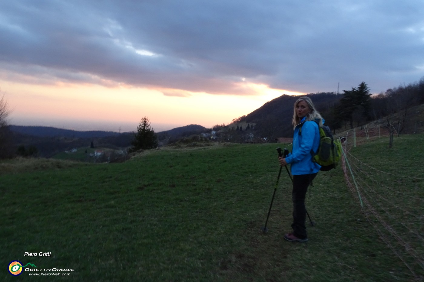 93 Tramonto dal prato....JPG